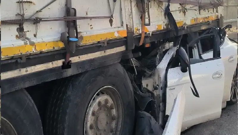 TIR'a Arkadan Saplanan Ok, Kaza Anını Şaşkınlığa Dönüştürdü