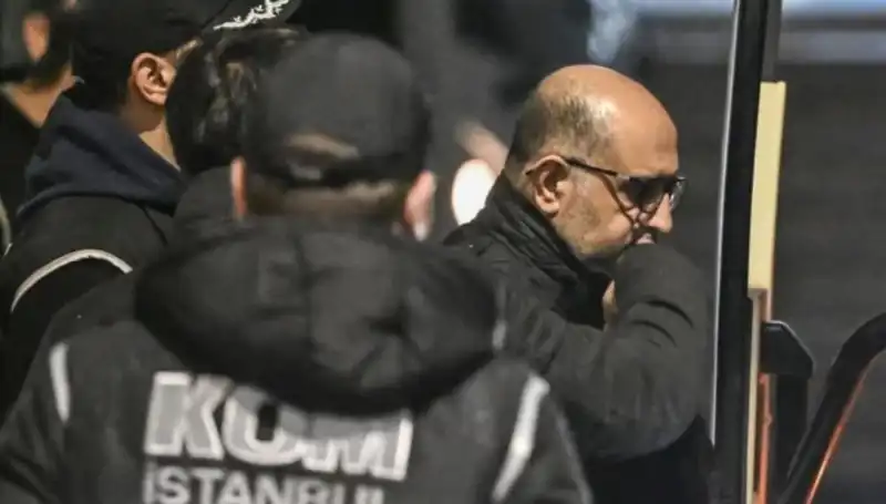 Aziz İhsan Aktaş'ın Ev Hapsi Kaldırıldı: Gözler Şimdi Ne Olacak?