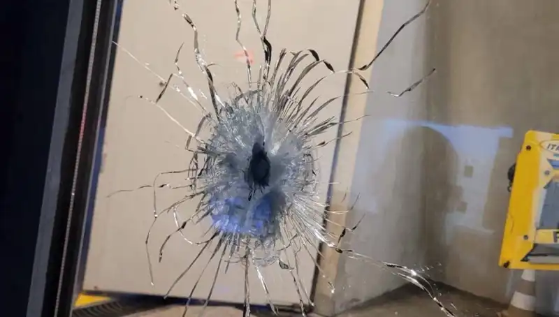 Fransa'da Hapishane Saldırısı: Araçlar Kundaklandı ve Silahlı Çatışma Çıktı