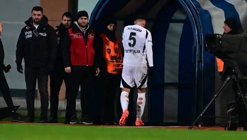 Son Dönemin Gündeminden Düşmeyen Kırmızı Kart: Tayyip Talha Beşiktaş’tan Özür Diledi