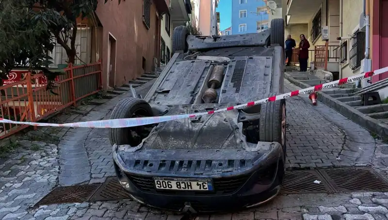 El Freni Çekilmeyen Otomobil Takla Attı: O Anlar Kameralara Yansıdı