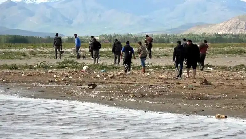 İki Mahalle Arasındaki Mesafe 1 Kilometreye Düştü: Yavaşça Yürümeye Başladılar