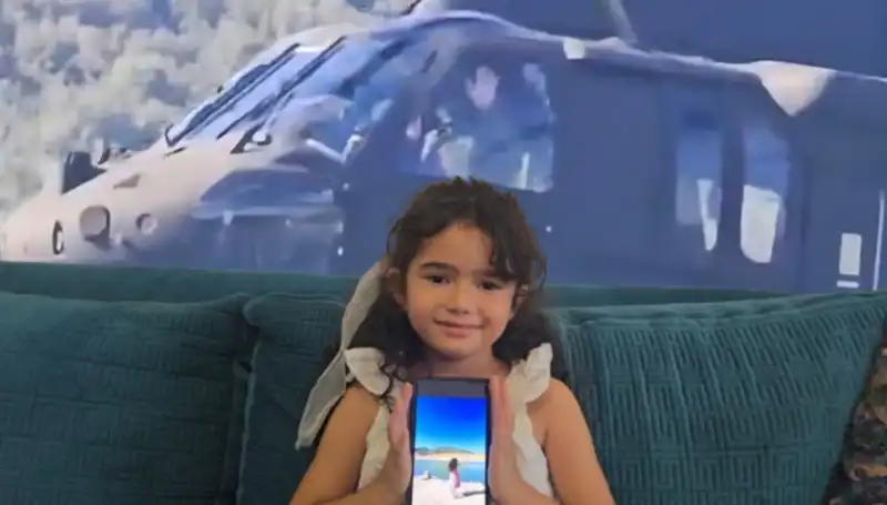 Sikorsky Pilotundan Küçük Bir Çocuğa Unutulmaz Selam