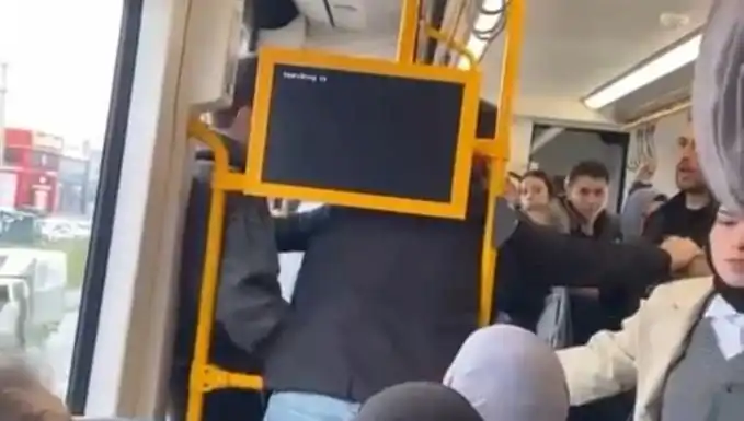 Metroda Tekme Tokat Kavga: Yolcular Arasında Şok Anlar