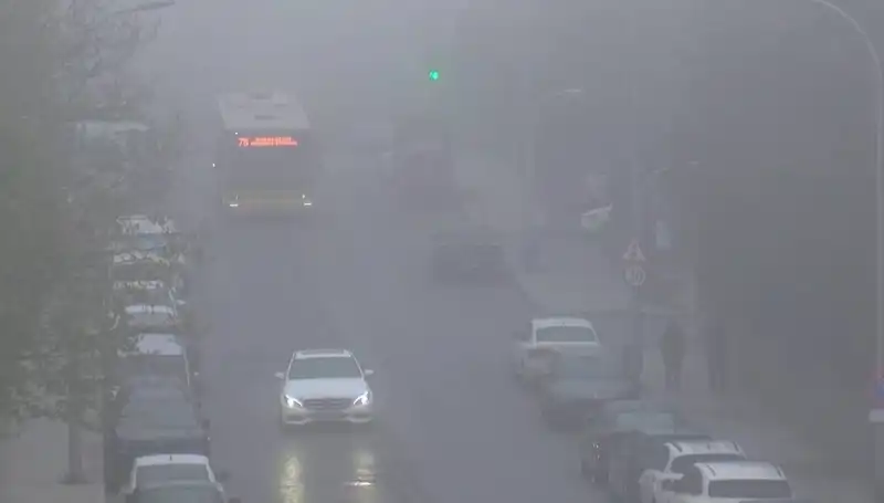İstanbul'da Sis Baskın Çıktı: Görüş Mesafesi Düşünce Hayat Durdu!