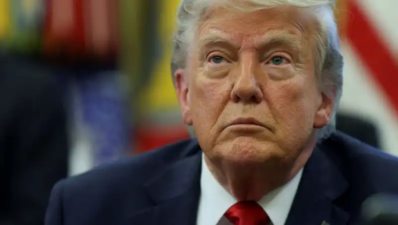 Trump: "Hem Ülkeyi Hem Dünyayı Yönetiyorum" Açıklaması ve Analizi