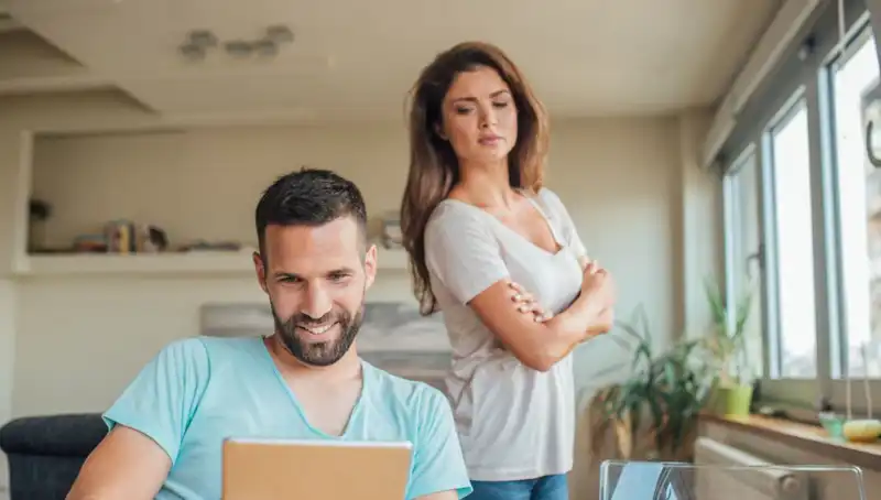 Sevenlerin Kıskanması: Aşkın Doğasında Var mı, Yok mu?