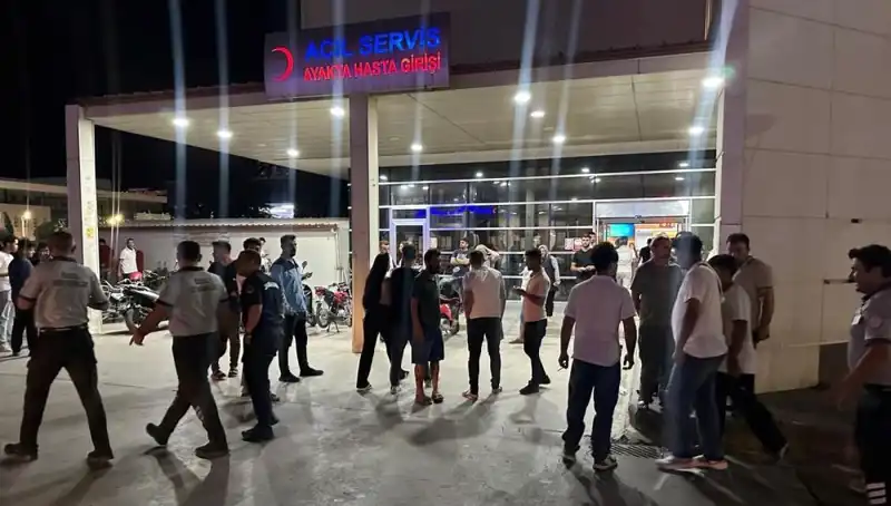 Acil Servis Önünde Neler Oluyor? Tekme Tokat Kavga Gözler Önünde Yaşandı!