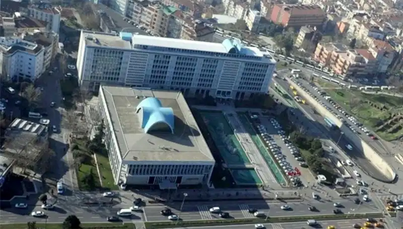 İBB Soruşturmasında Şok Gelişme: Enderun WhatsApp Grubunun Mesajları İnceleniyor!