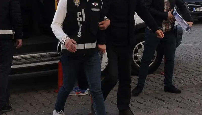 Samsun'da Uyuşturucu Operasyonu: Cadde Ortasında Yakalanan İki Şahıs!
