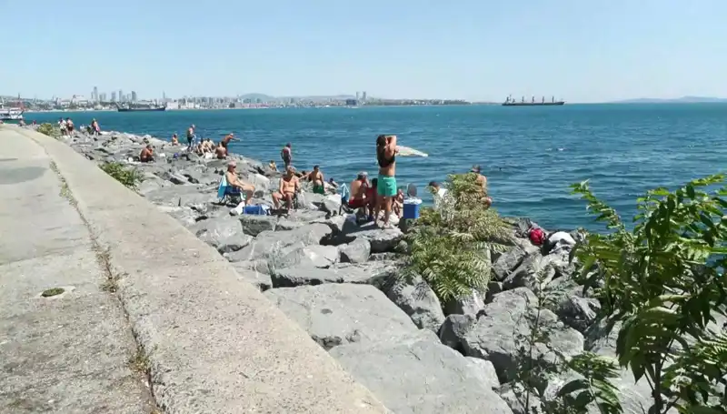 İstanbullular Yazın Son Günlerinde Sahil Keyfi İçin Akın Etti