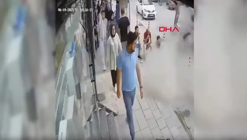 TIR Patlağı Şehirde Şok Etkisi Yarattı: Vatandaşlar Yerinden Zıpladı