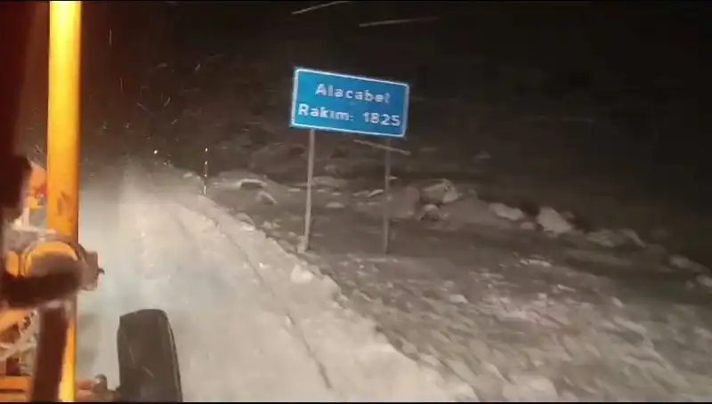 Antalya'da Beklenmedik Karlı Gün: Şehir Bembeyaz Oldu!