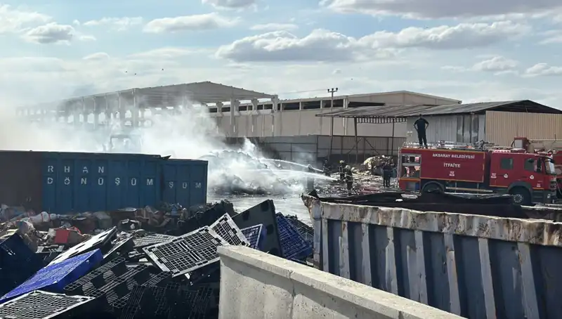 Aksaray'daki Geri Dönüşüm Fabrikasında Korkutan Yangın: Olayın Detayları