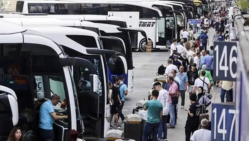 İstanbul'dan Ayrılanların Sayısı Ürkütücü: 369 Bin Kişi Şehri Terk Etti