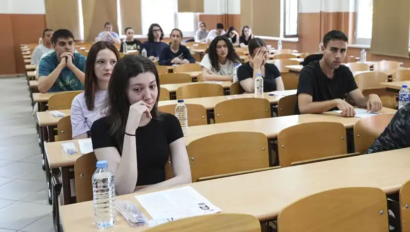 YKS Sonuçları Açıklandı: Öğrenciler ve Aileler İçin Duygu Dolu Anlar