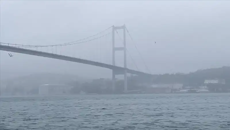 İstanbul Boğazı’nda Gemi Trafiğini Durduran Yoğun Sis Alarmı