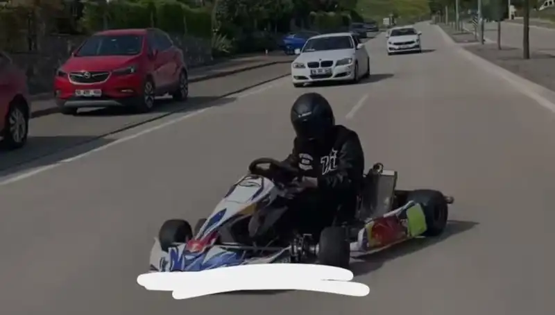Tehlikeli Drift Gösterisi: Go-Kart Sürücüsünün Yola Çıkışı Şok Etti!