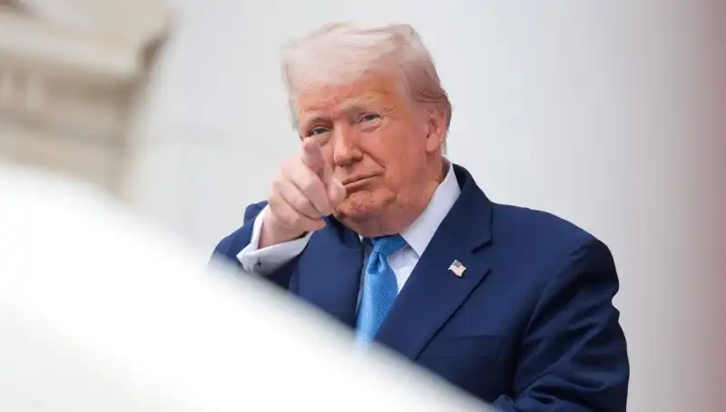 Adalet Bakanlığı’ndan Şok Açıklama: Trump’ın Epstein Belgelerinde İsmi Geçiyor!