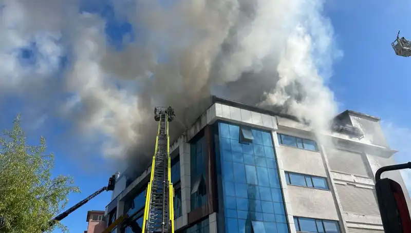 Esenyurt'ta Tekstil Atölyesinde Yangın: Büyük Panik ve Zararlar