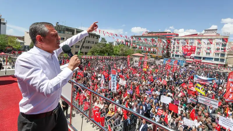 Özgür Özel'den Çarpıcı Açıklama: "Örgüt Silah Bıraksın, Destekliyoruz!"