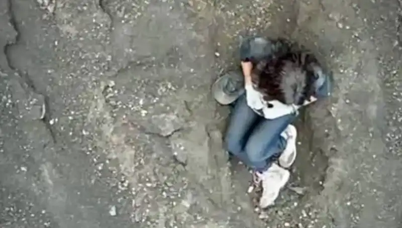 Yanardağın Karanlık Kuyularında Kayıp: Turistin Sıradışı Hikayesi