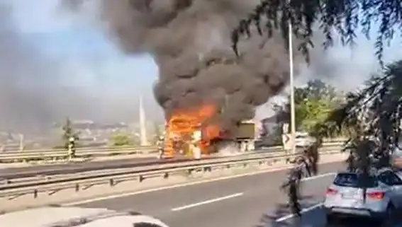D-100'de TIR Yangını: Trafik Aksadı, Yolcular Mahsur Kaldı