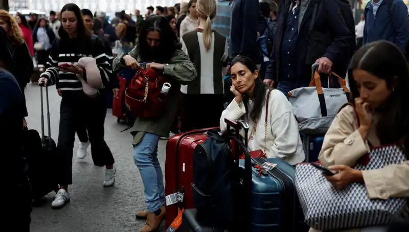 İspanya'da Tren Kablo Hırsızlığı: Yolcular Uzun Süre Mahsur Kaldı