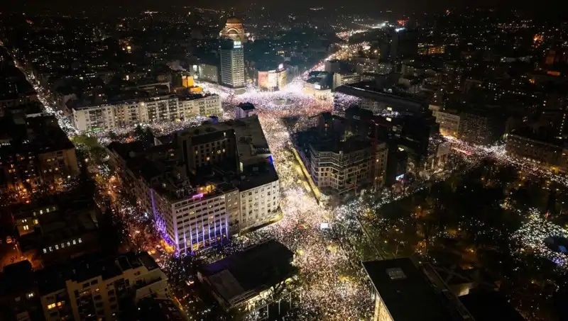 Sırbistan'da Öğrencilerin Sesi: Belgrad Sokaklarında Tarihi Protesto!