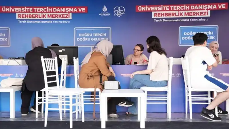 İstanbul'da Öğrencilere Destek İçin 24 Tercih Danışma Merkezi Açıldı