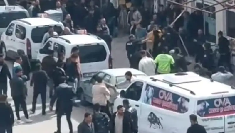 Erciş'te Taşlı Sopalı Kavga: 7 Gözaltı ve Gergin Atmosfer