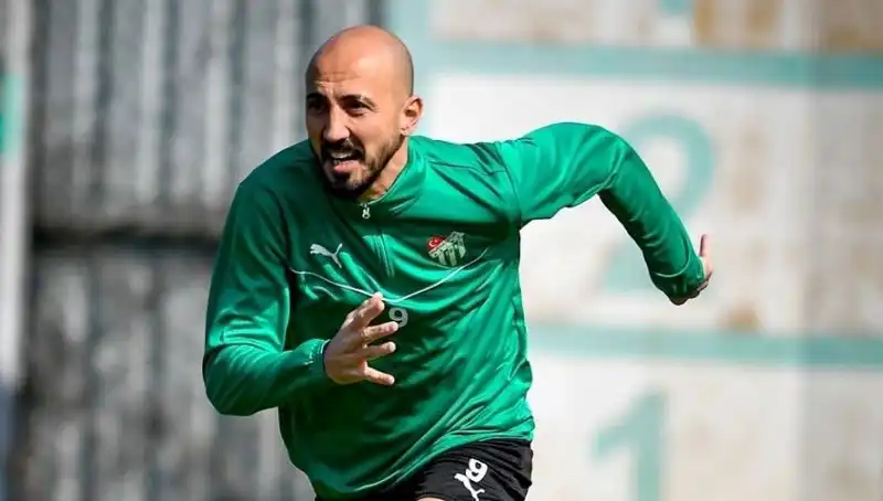 Milli Futbolcunun İkinci Lig'deki Yeni Macerası Merak Uyandırıyor