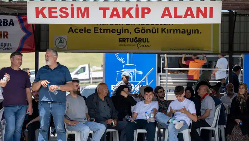Ankara'daki Kurban Pazarlarında Yoğunluk Arttı: Alıcılar Kuyruğa Girdi