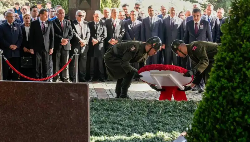 8. Cumhurbaşkanı Turgut Özal, Mezarı Başında Anıldı: Hatıralar Yeniden Canlandı