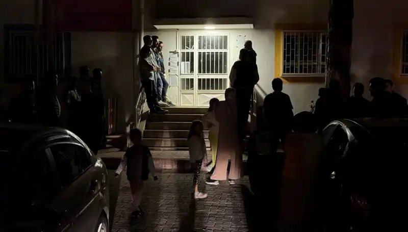 Anaokulu kayıtları için sabah sehrine akşamdan kuyruk: Veliler neler yaşıyor?