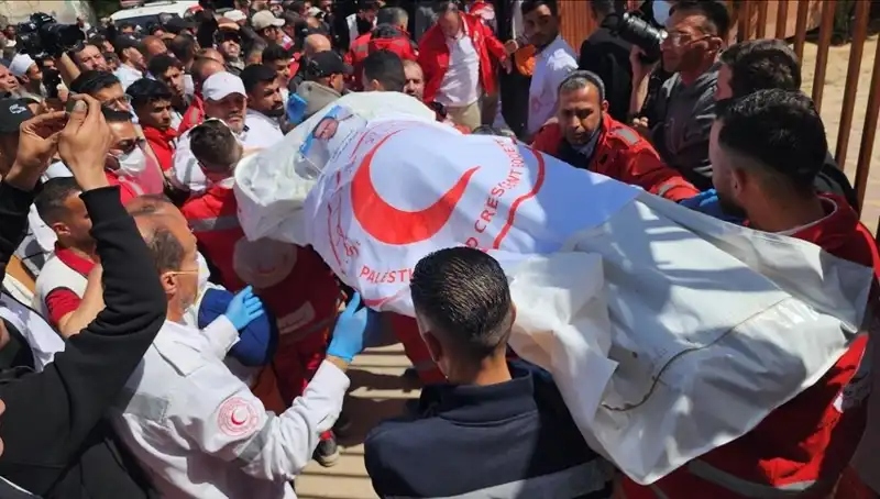 Gazze'deki Katliamın Otopsi Raporu Açıklık Getiriyor: Sağlıkçılar Başlarından Vurulmuş