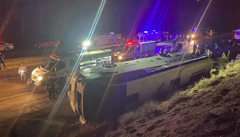 İşçi Servisi Şarampole Devrildi: 23 Kişi Hastaneye Kaldırıldı!