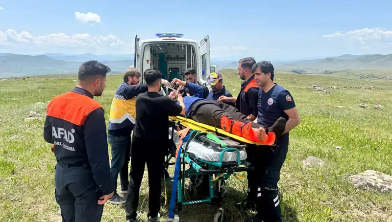 Kayalıkta Düşen Çobana Destek İçin Geniş Kapsamlı Kurtarma Operasyonu