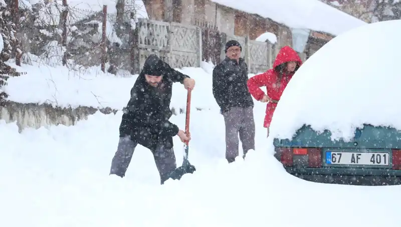 14 Nisan'da Okullar Tatil Mi? İşte Güncel Durum ve Kar Tatili Yapan İller!