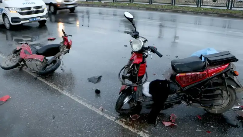 Adana'da Feci Kaza: Elektrikli Bisikletlere Çarpan Otomobilin Yol Açtığı Tüyler Ürpertici Kaza