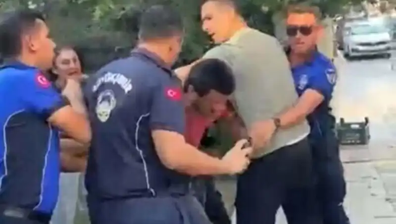 Seyyar Satıcının Sokak Ortasında Maruz Kaldığı Dayak Gözleri Yaşarttı