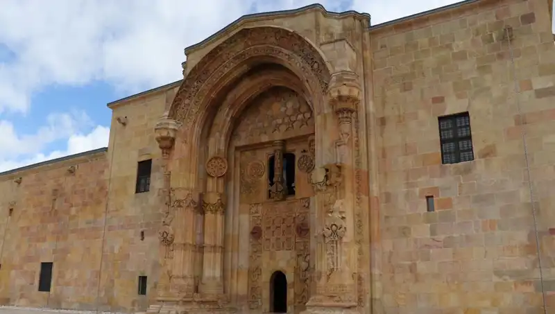 Divriği Ulu Camii ve Darüşşifası: Ziyaretçi Akını Neden Bu Kadar Yoğun?