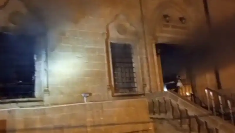 Mardin'de Bir Cami Yandı: Yangının Perde Arkası ve Sonrası