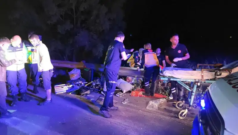 Minibüsteki Yolcular Feci Kazada Savruldu: Şok Edici Ayrıntılar Ortaya Çıktı