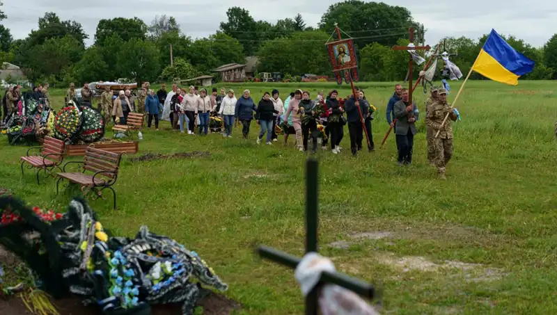 Ukrayna'da Savaşan İngiliz Askerin Hayatını Kaybetmesi Üzerine Tartışmalar Alevlendi
