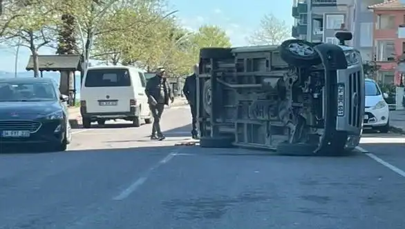 Şehrin Göbeğinde Korkunç Kaza: Otomobile Çarpan Araç Yan Yattı