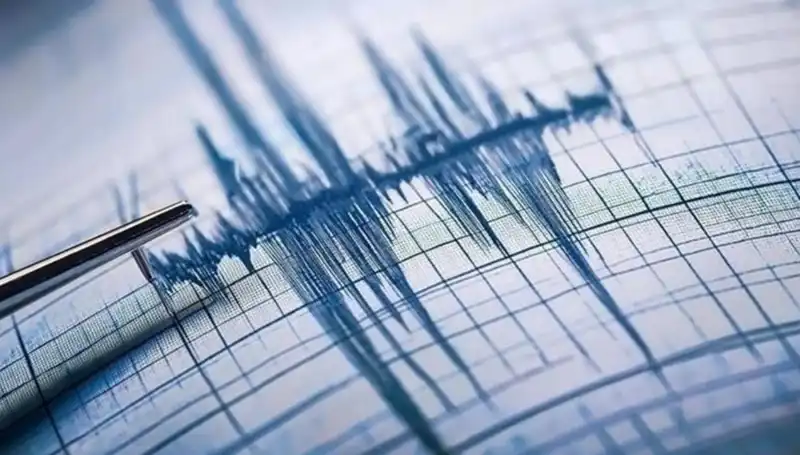 Antalya'da Şiddetli Deprem! 3.8 Büyüklüğündeki Sarsıntı Halkı Endişelendirdi