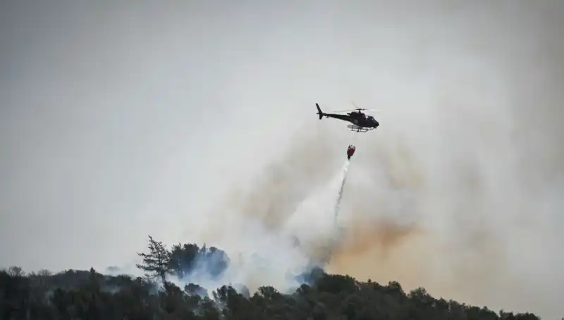 Fransa'da Tehlikeli Orman Yangınları, Marsilya Havalimanı Geçici Olarak Kapatıldı