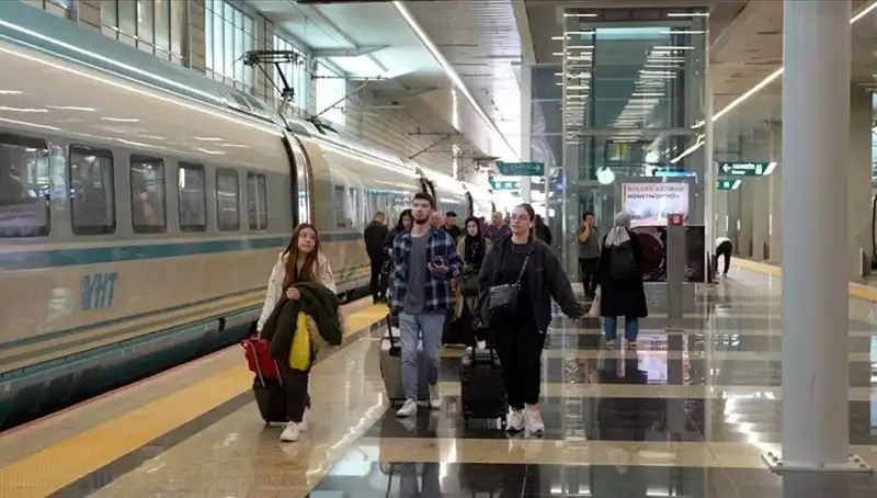 YHT'lerde Ek Seferlerle Yolculuk Keyfini Artırıyoruz