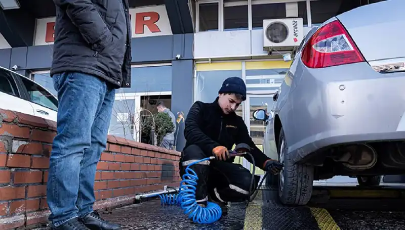 Hatalı Lastik Basıncı Kazalara Davetiye Çıkartıyor: Güvenli Sürüş için Önlemler